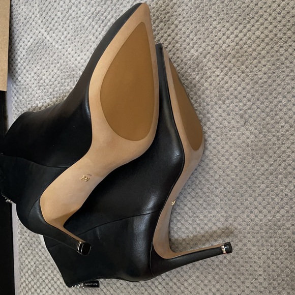 KENNETH COLE BOOTS - Picture 8 of 11